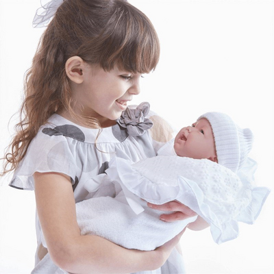 Yenidoğan Oyuncak Bebek Kız 39cm ve Beyaz Kundak Seti